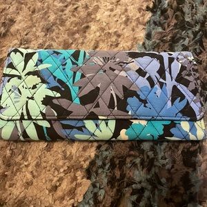 New without tags Vera Bradley wallet